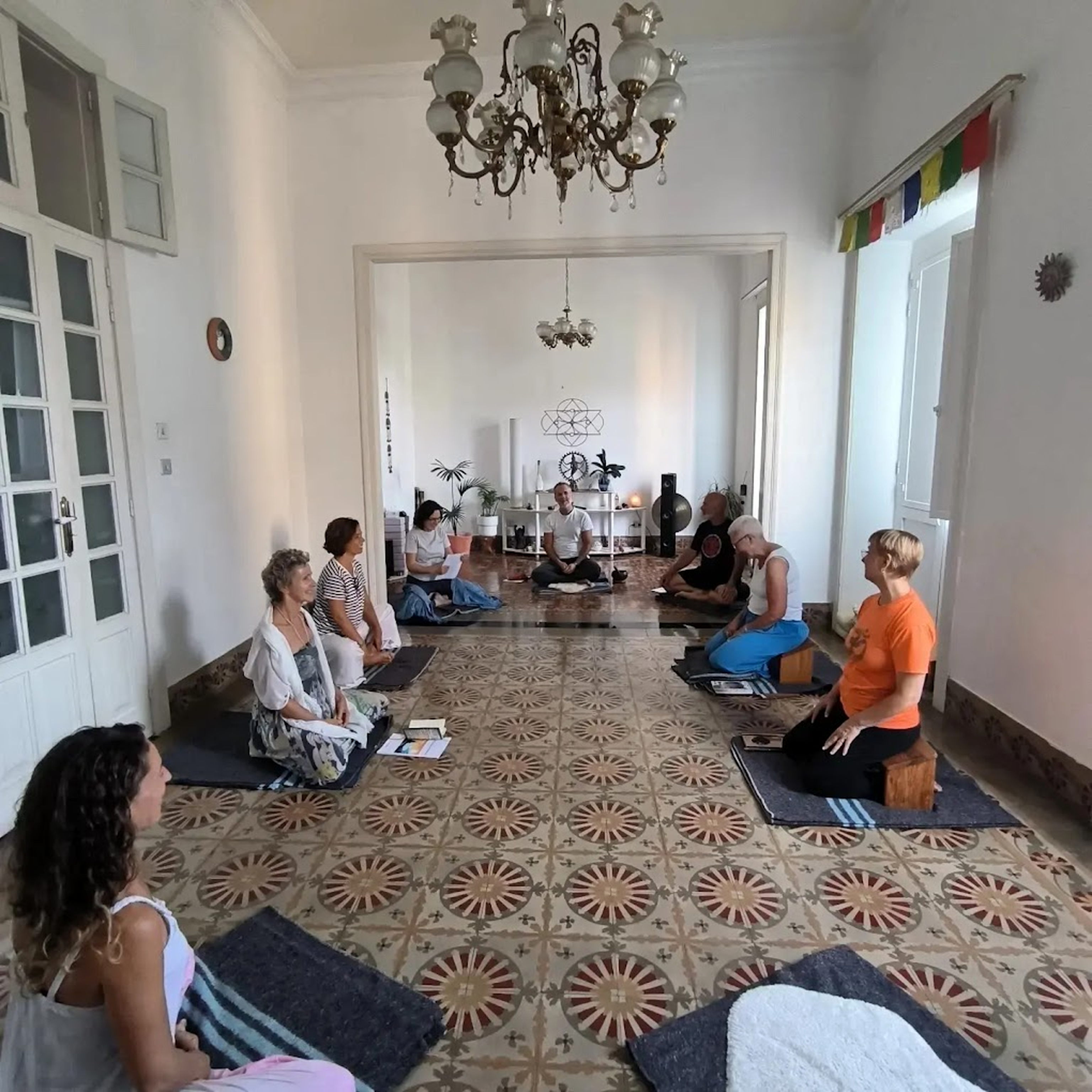 Clase de Yoga Integral en La Casa Encantada de Arucas